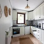 Villa 3br With Garden&terrace In Kadikoy *