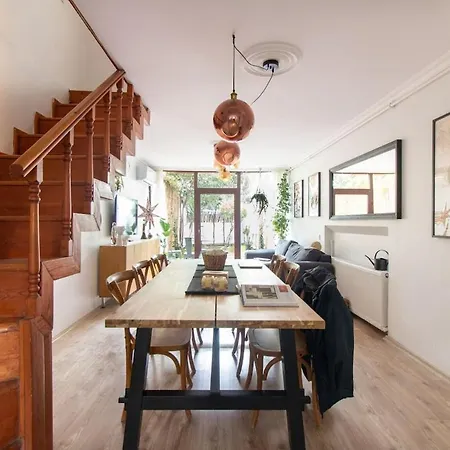 Villa 3br With Garden&terrace In Kadikoy *