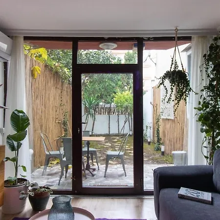 Villa 3br With Garden & Terrace In Kadikoy